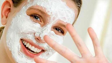 masque à la levure pour le rajeunissement de la peau du visage